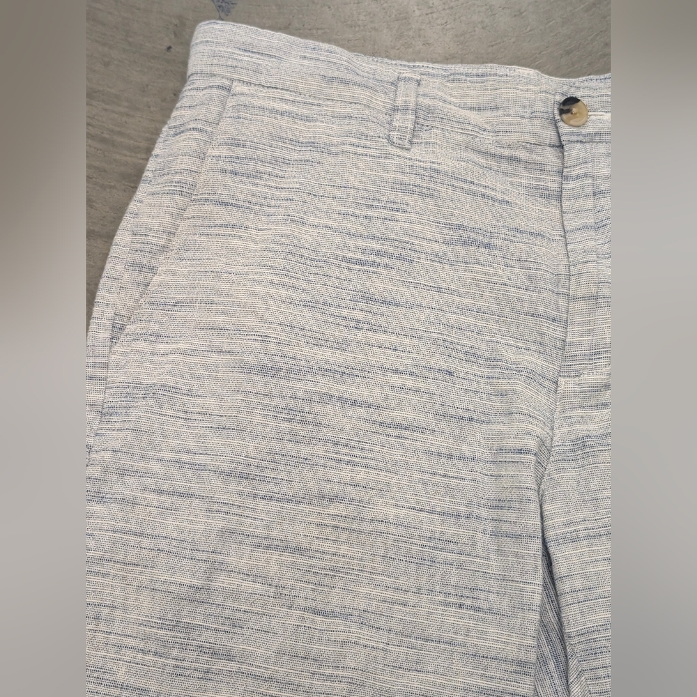 *Ben Sherman Textured Shorts, Size 34 - Picture 4 of 8